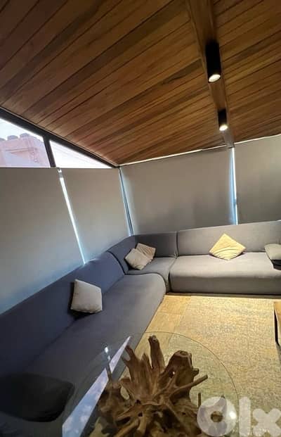 Corner L shape 3.3 m x 2.7 m