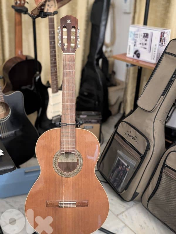 Alhambra 2C classical guitar 1