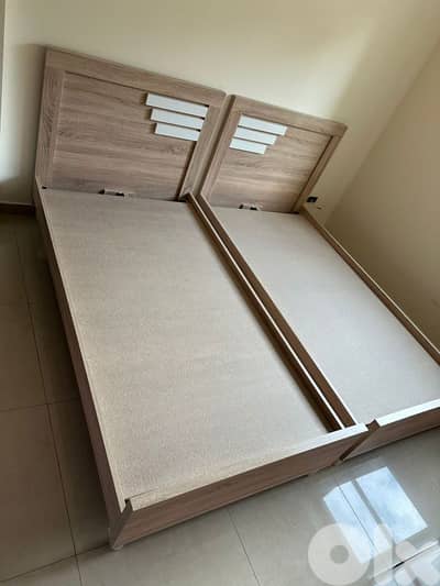 تختين مفرد مع كمدينة صغيرة