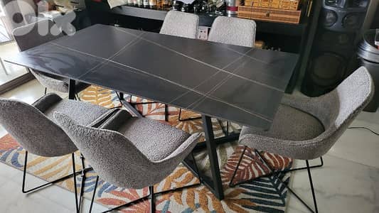 طاولة طعام مع ٦ كراسي