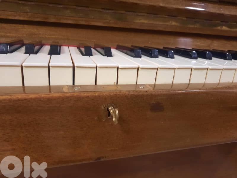 Vintage Piano 5