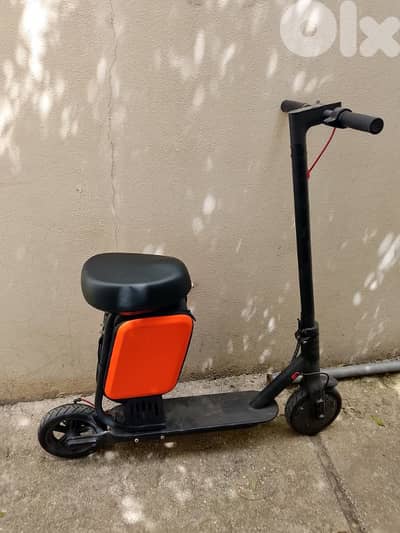 سكوتر أصلية بدها بطارية و شاحن و فيها فرم ديسك مستعمل نضيف السعر 100$