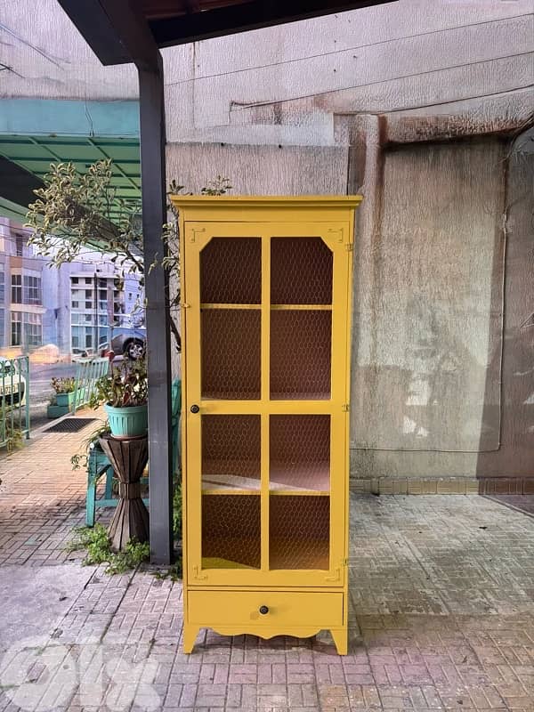 handcrafted vitrine 2