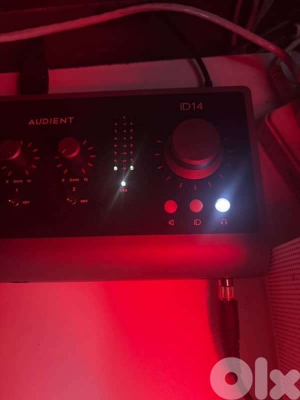 Mic + audio interface + headphones +arm 1