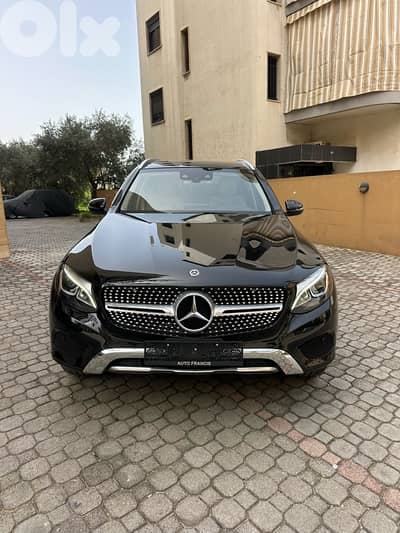Mercedes GLC 300 4matic 2018 black on beige (clean carfax)