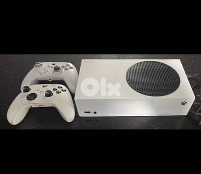 xbox series s with 2 xontroller