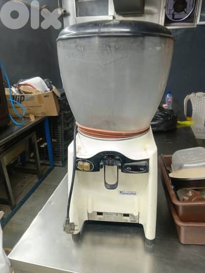 مطعم فول وحمص مجهد بالكامل للبيع