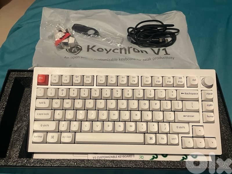 Keychron V1 keyboard 1