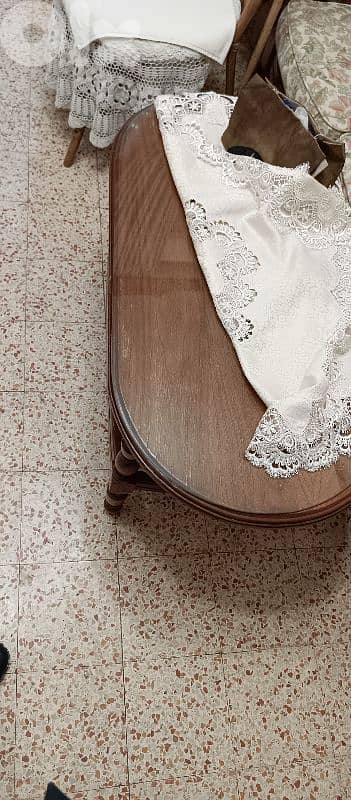 3 pieces wood side tables in very good condition