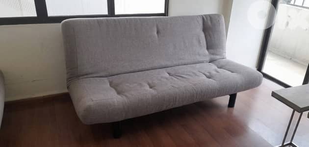 للبيع 2 صوفا بيد + 2 طاولة جانبية