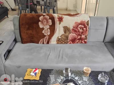 صالون زاوية مع ٤ تابوريه جديد استعمال ٤ اشهر فقط