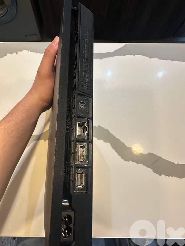 Ps4 slim 1