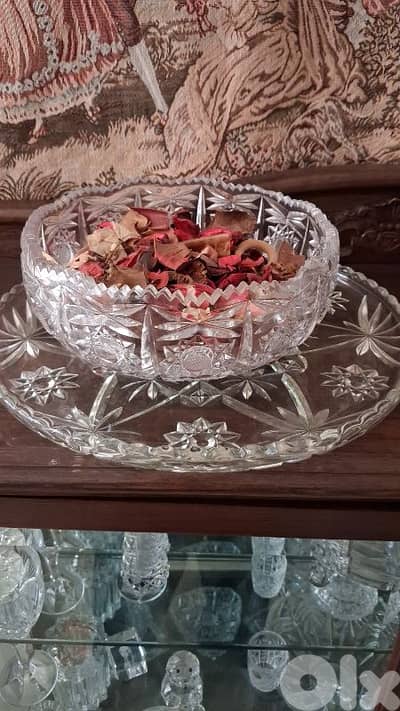 جاط مع صحن كريستال السعر ٥٠ دولار