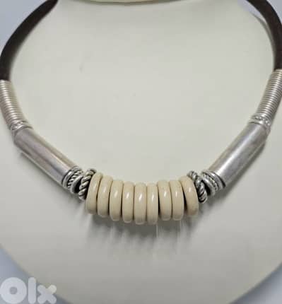 25$ vintage bone off white & silver tone necklace & bracelet