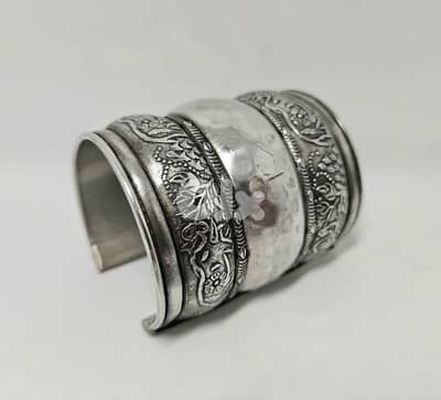 old silver tone adjustable 8$