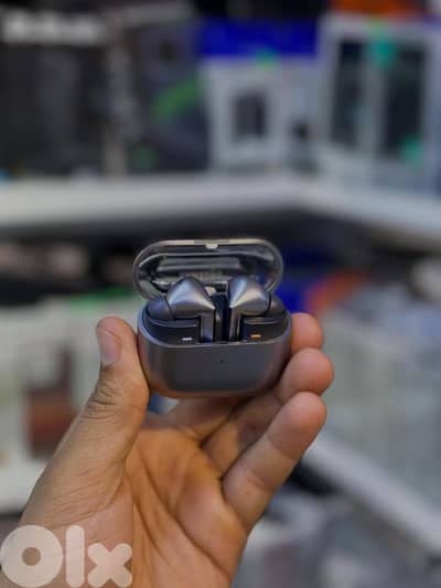 Samsung Galaxy Buds 3 Pro With Cover