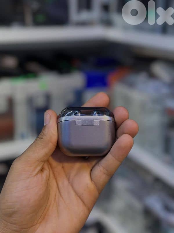 Samsung Galaxy Buds 3 Pro With Cover 1