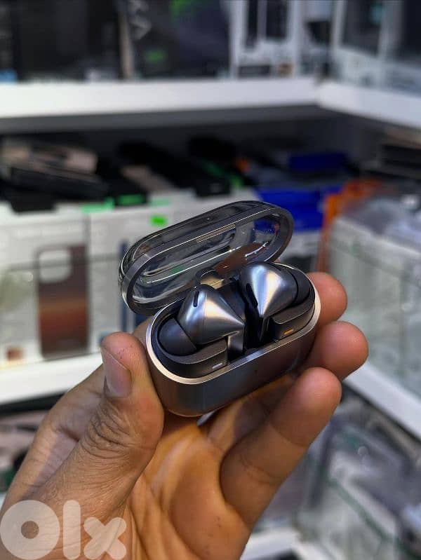 Samsung Galaxy Buds 3 Pro With Cover 3