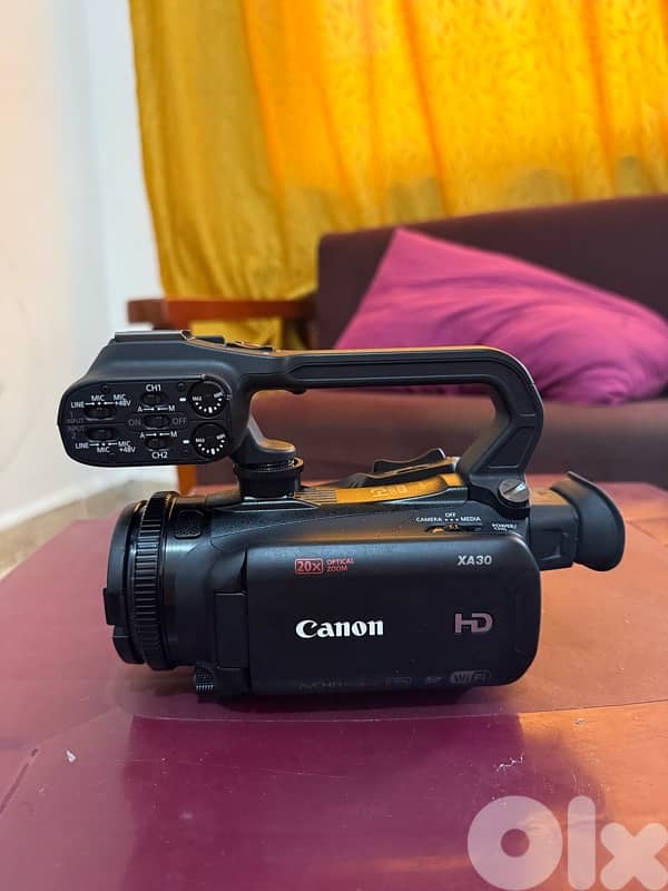 canon ax30 1