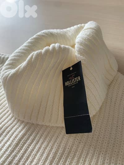 Hollister sweater