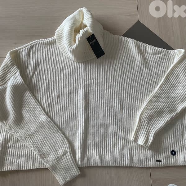 Hollister sweater 1