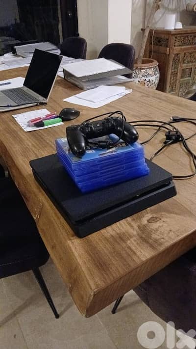 ps4 slim + controller and 5 games