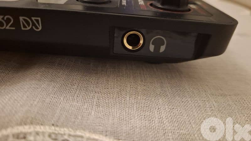 Hercules P32 DJ Pads Controller 2