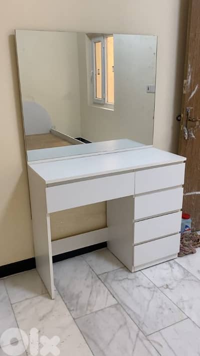 New Dresser With Mirror coulur white High Quality