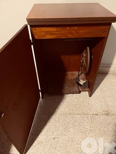 ماكينة خياطة