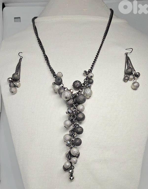 15$ Paparazzi Zi Collection necklace and earring 1