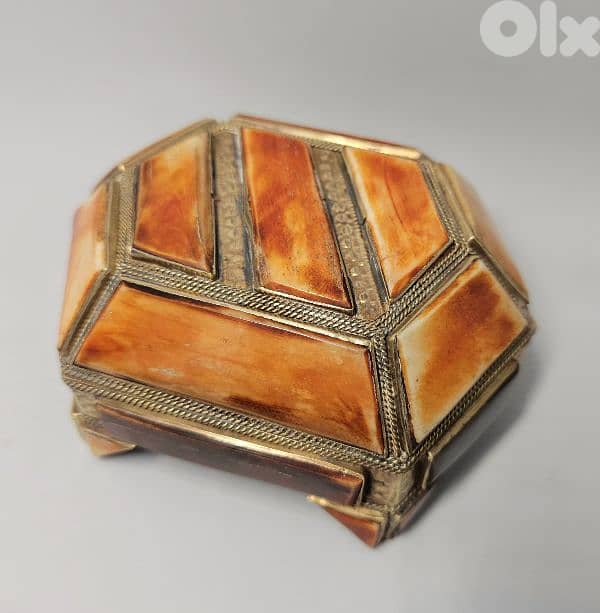 70$ vintage Moroccan copper & bone trinket box 2