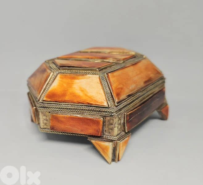 70$ vintage Moroccan copper & bone trinket box 3
