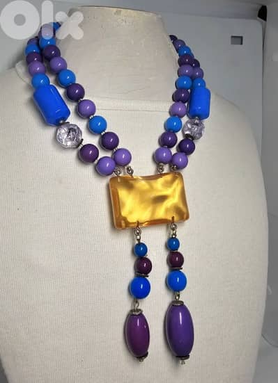 40$ lucite & bakelite pendant old necklace