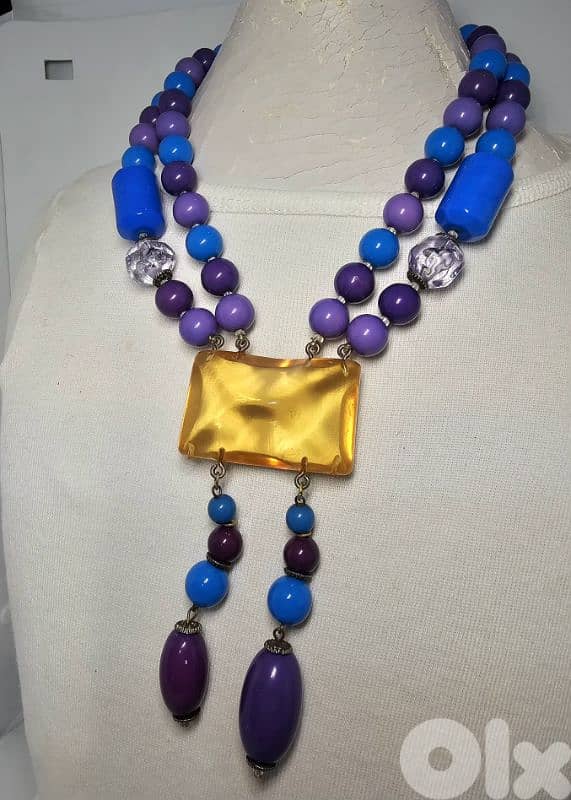 40$ lucite & bakelite pendant old necklace 1