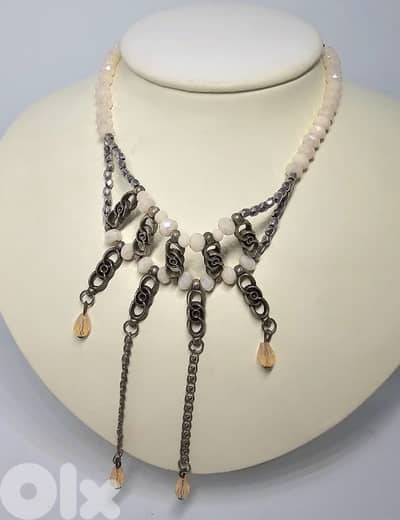 10$ vintage beaded off white necklace