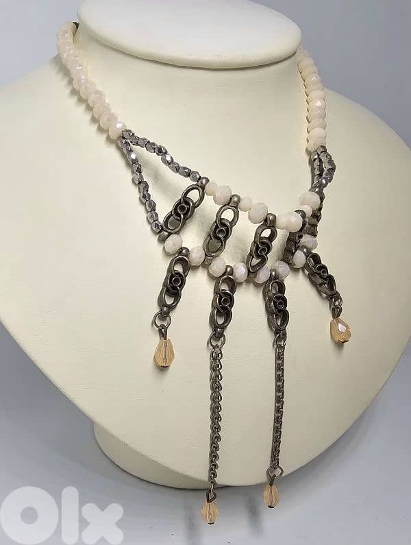10$ vintage beaded off white necklace 1