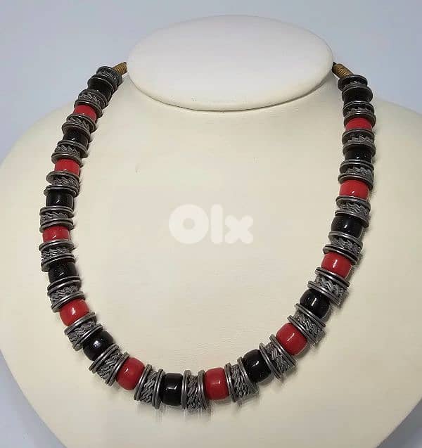 15$ striking nipal necklace 1