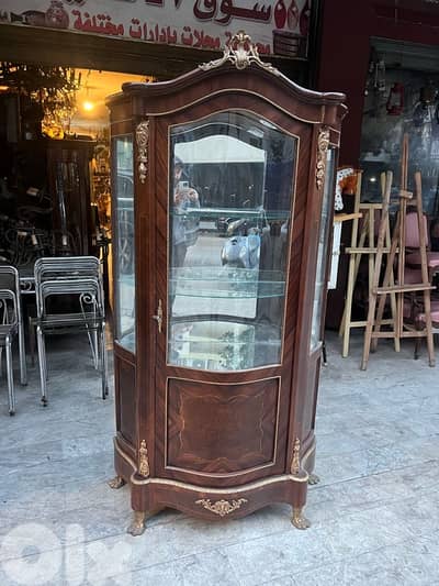 frensh vitrine crystaliére فاترين فرنسية خشب جوز تنزيل برونز ناعم روعة