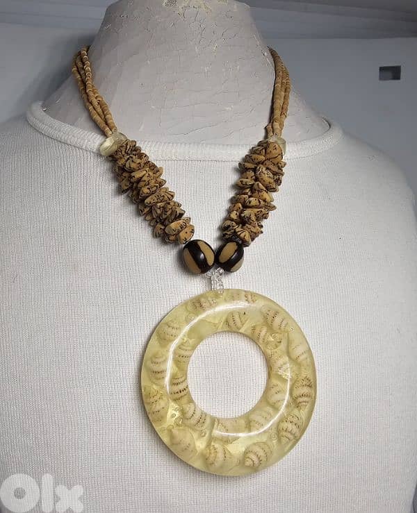 10$ round resin pendant filled with small seashells necklace 1