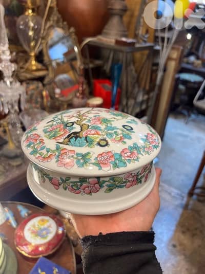 مطبقية ليموج فرنسية مميزة ممضية اصلية روعة frensh bonboniére limoges