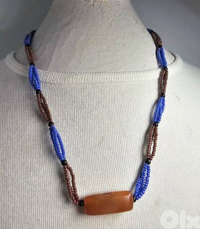 beaded and stone in agate in central necklace