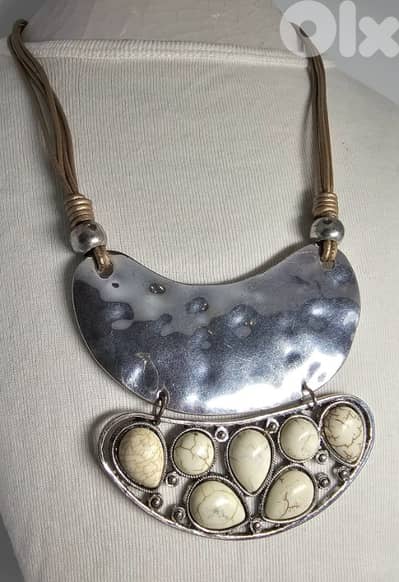 15$ Brighton Luna necklace