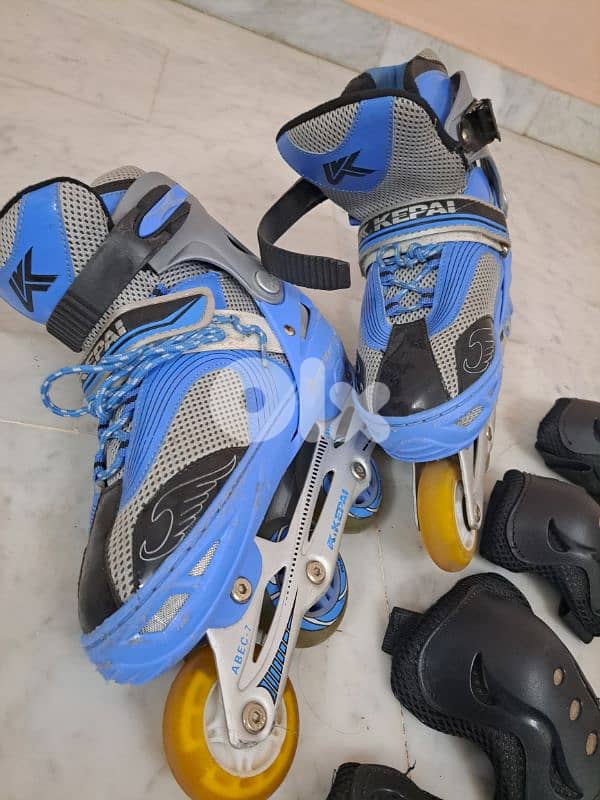 Roller- skate shoes 3