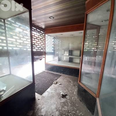 Show Room in Antelias for rent   صالة عرض للإيجار في أنطلياس