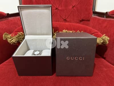 Gucci 112 Twirl Steel White MOP Dial Quartz Ladies Bangle Watch