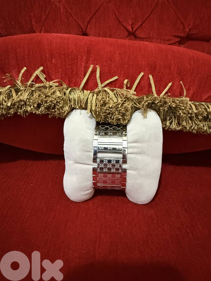 Gucci 112 Twirl Steel White MOP Dial Quartz Ladies Bangle Watch 4