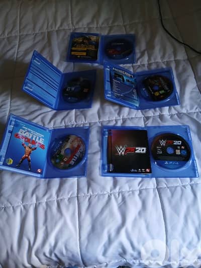 PS4 games with original manuals, negotiable price