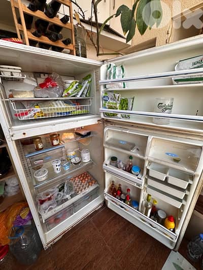 excellent cooling large Frigidaire bridge