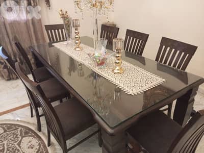 طاولة سفرة مع ٨ كراسي