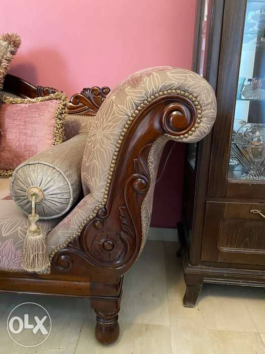 Sofa + 2 arm chairs + coffee table 4